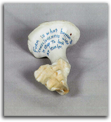poets-011 Image of objet.