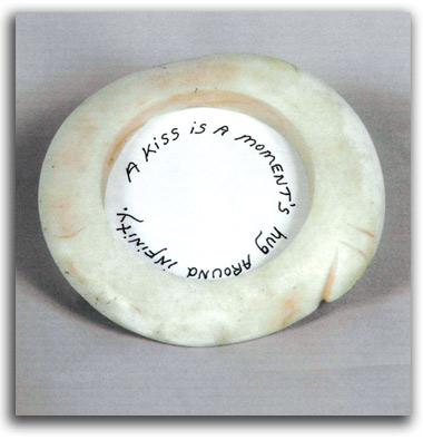poets-012 Image of objet.
