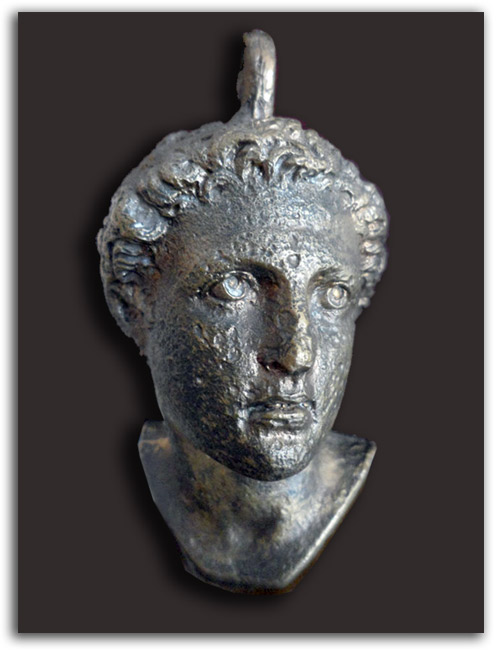 roman_head-01-pendant Image of Roman pendant.