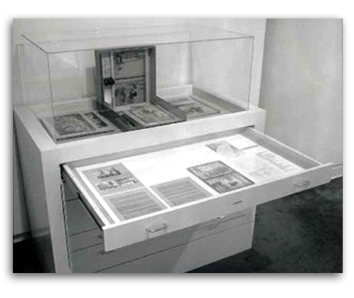 sac-duchamp-1991-2 Photo of Duchamp drawers installation.