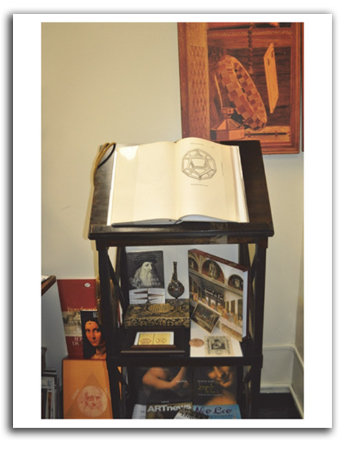 Image of 'Looking at Leonardo' booklet - page 2.
